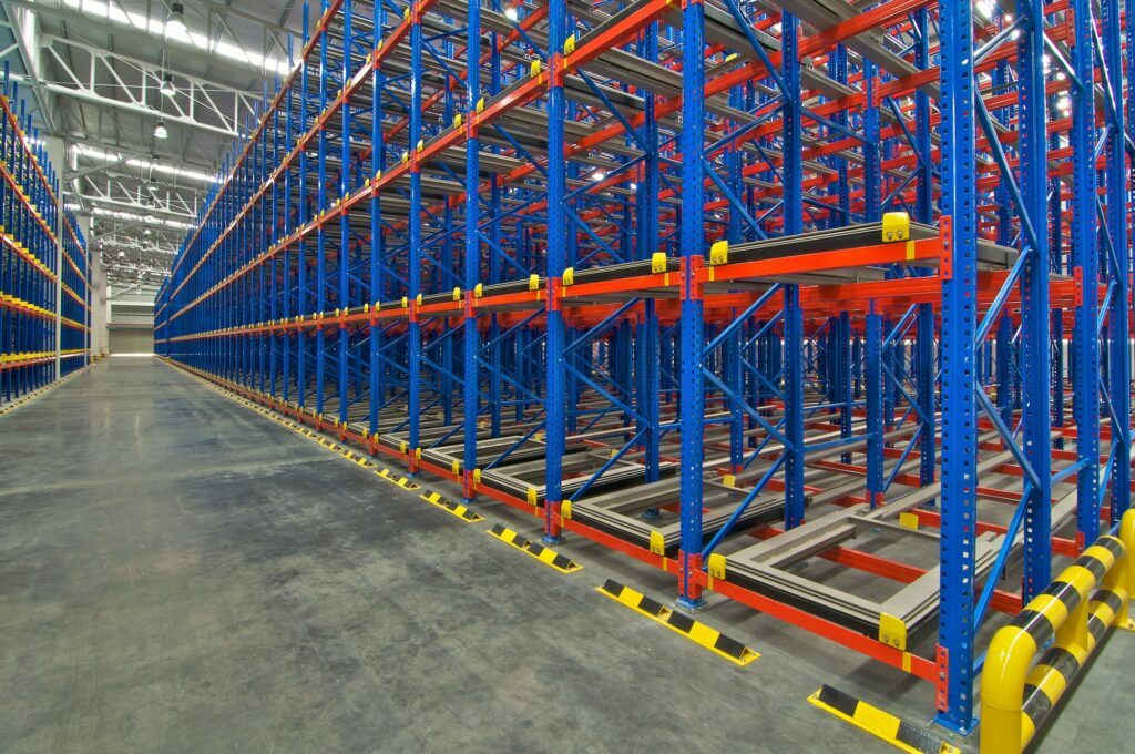 Pallet storage racking system for storage distribution center