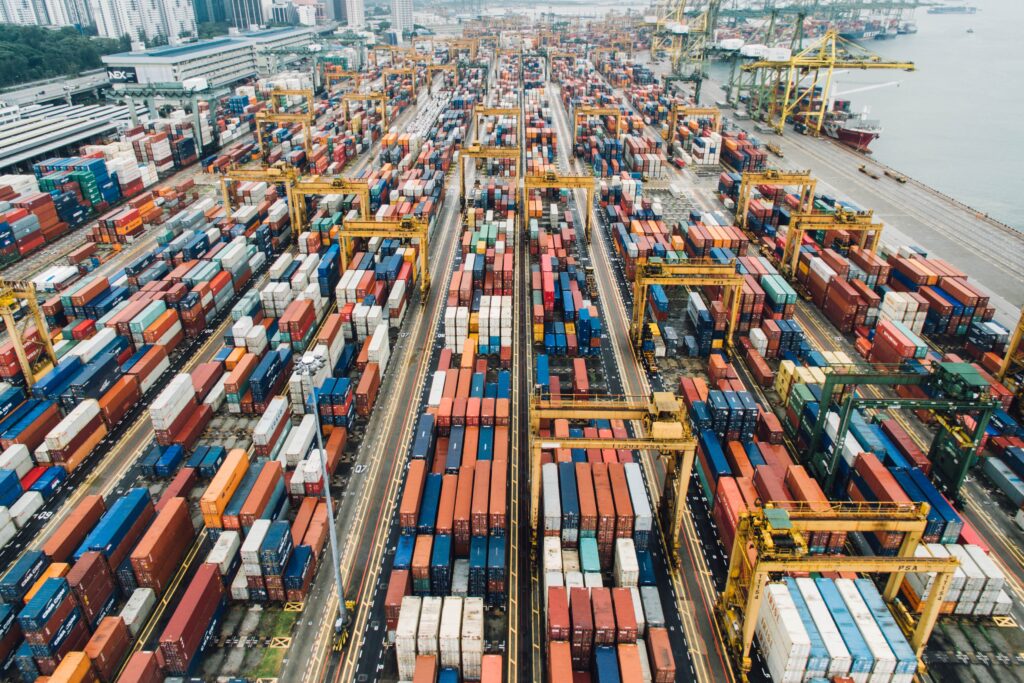 overview for a port full of Containers - Freight forwarder advantage