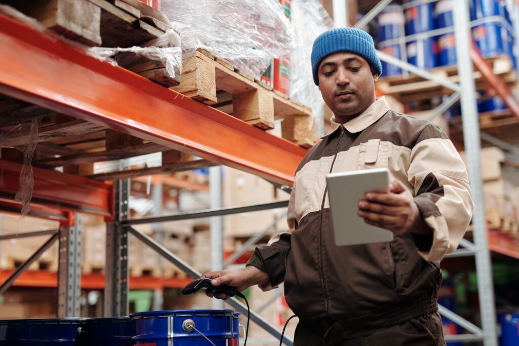 Store keeper with device checking items -inventory management